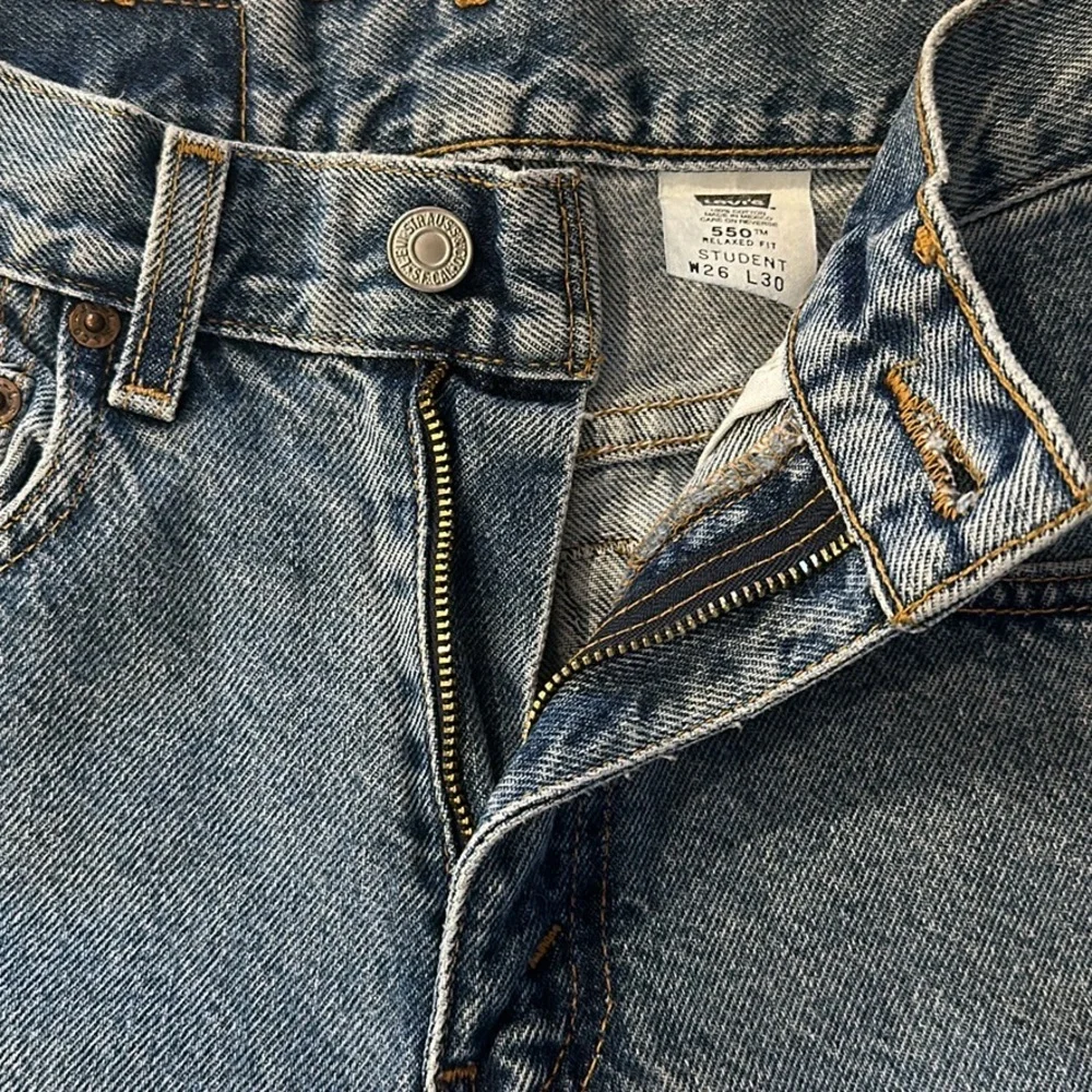 ⚡️SOLD ⚡️Vintage Levi’s Women’s High Waist Jeans Size 26 - Picture 5 of 6